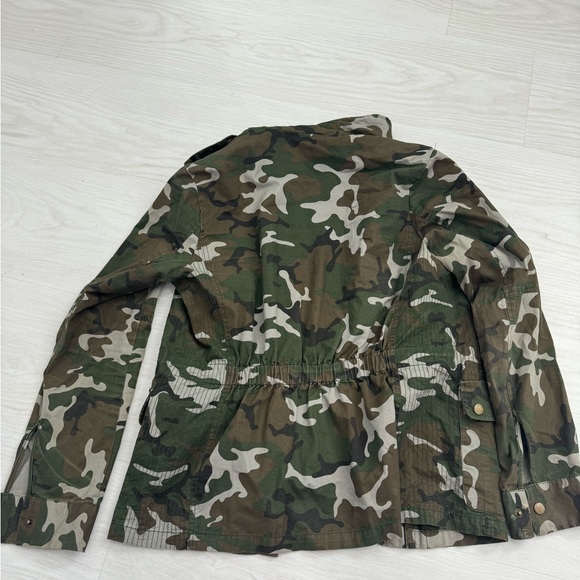 LOVE TREE CAMO JACKET WITH POCKETS AND WAIST TIE - Picture 2 of 2
